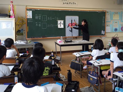 天満南小学校3年生の習字指導　2016年10月3日